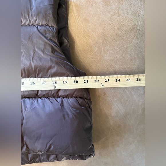 NWOT Women's Winter Crop Vest Lightweight Sleeveless Warm Outerwear Puffer Large - Picture 4 of 6